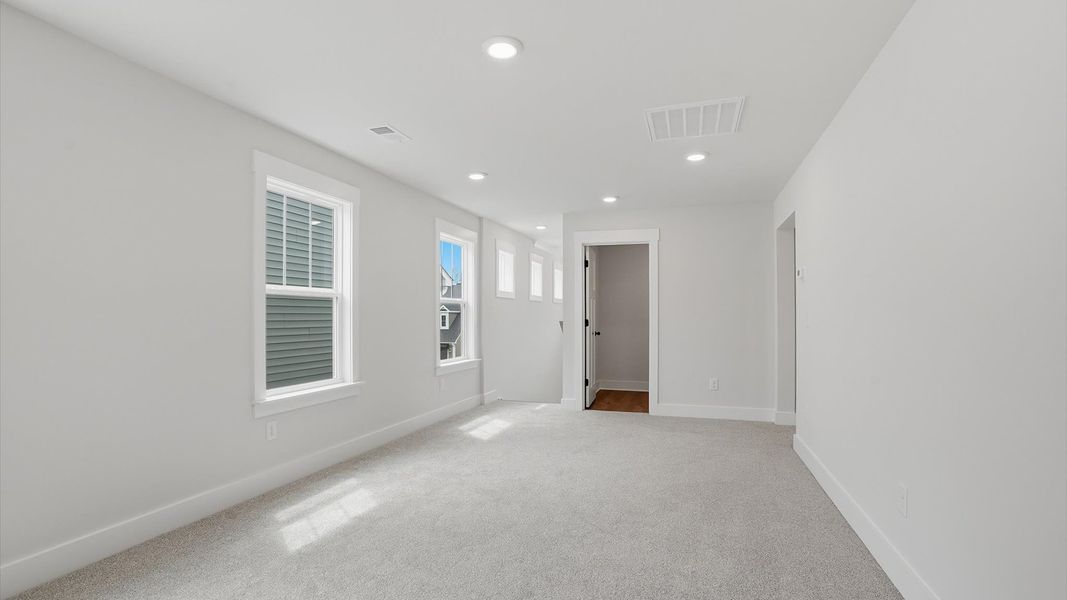 Furnished interior view inside a new home in Harrier Point, Woodruff (Image 28).