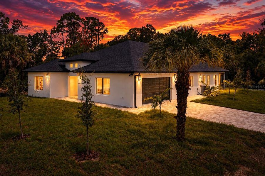 Exterior details and patio area of a home in , Port Charlotte (Image 30).