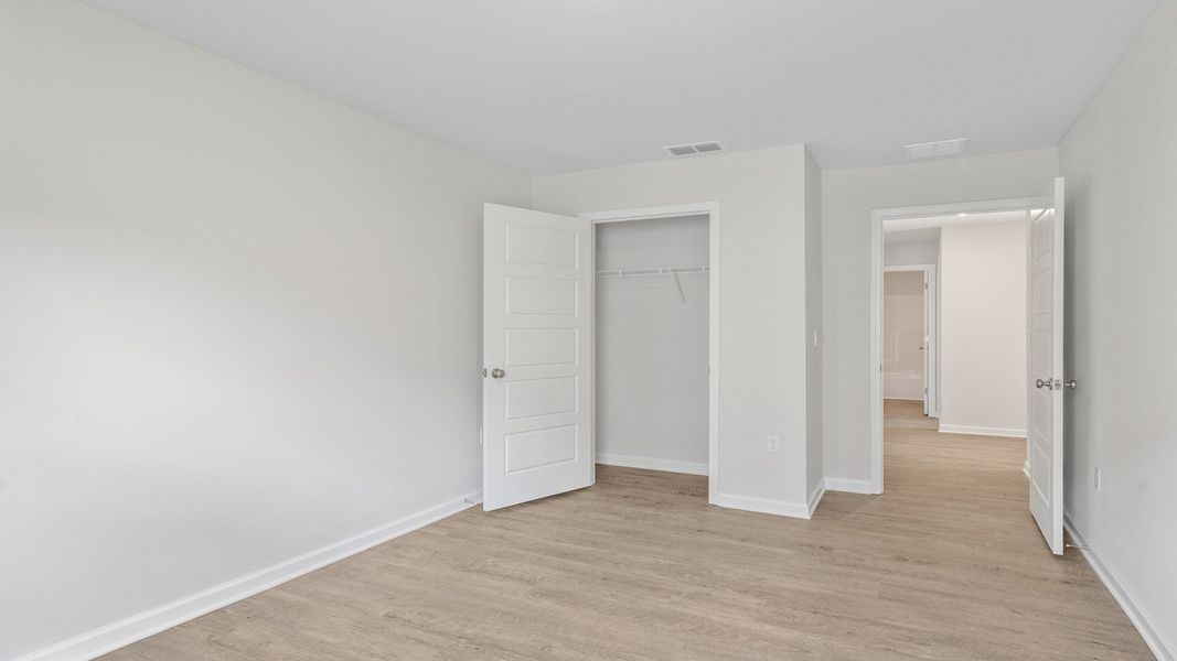 Spacious, unfurnished interior of a new home in Lake Mary Forest, Tallahassee (Image 11).