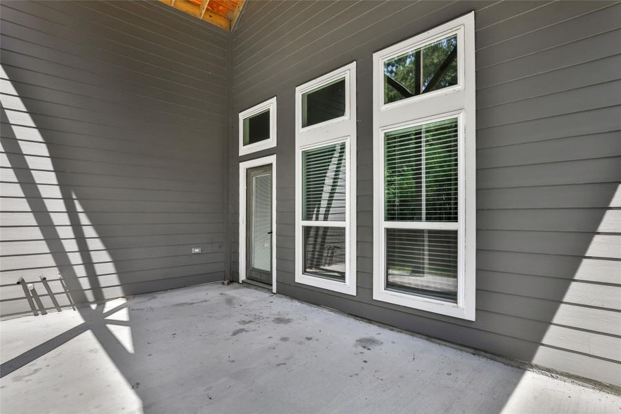 Exterior details and patio area of a home in , Anahuac (Image 27).