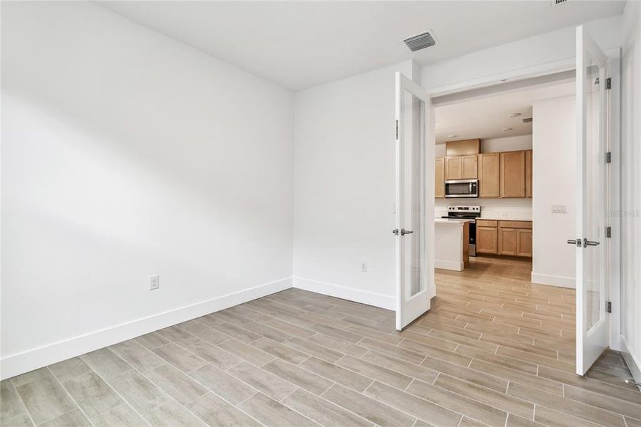 Spacious, unfurnished interior of a new home in Chapel Crossings, Wesley Chapel (Image 27).