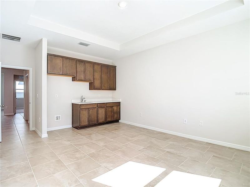 Spacious, unfurnished interior of a new home in Mirada, San Antonio (Image 49).