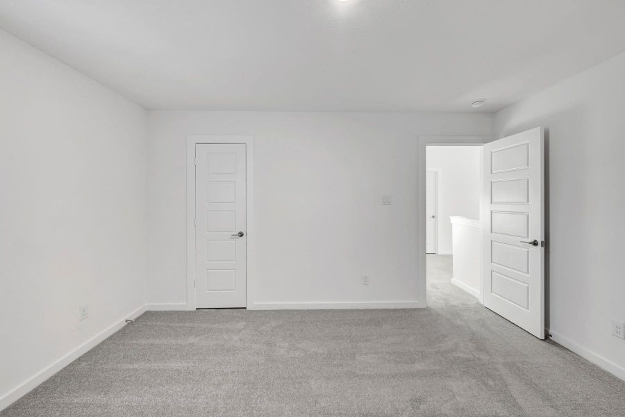 Spacious, unfurnished interior of a new home in Ambrose, La Marque (Image 25).
