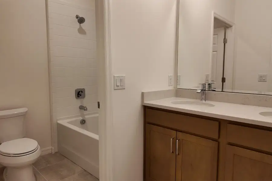Modern Bathroom with Stylish Fixtures in Central Florida Home