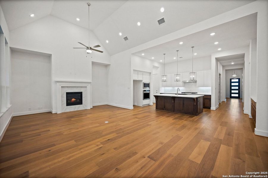 Spacious, unfurnished interior of a new home in Davis Ranch: 60ft. lots, San Antonio (Image 20).