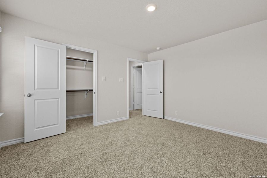 Spacious, unfurnished interior of a new home in Stonehill, San Antonio (Image 24).