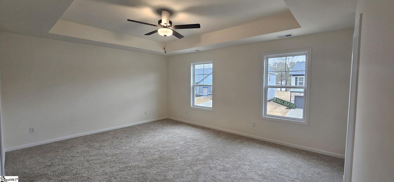 Spacious, unfurnished interior of a new home in Sedona, Greenville (Image 14).