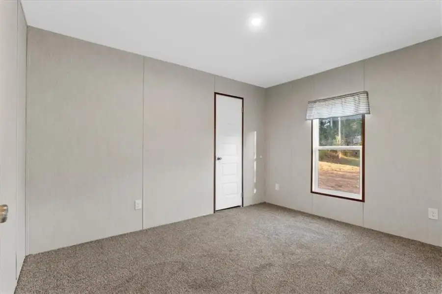 Spacious, unfurnished interior of a new home in , Fairmount (Image 19).