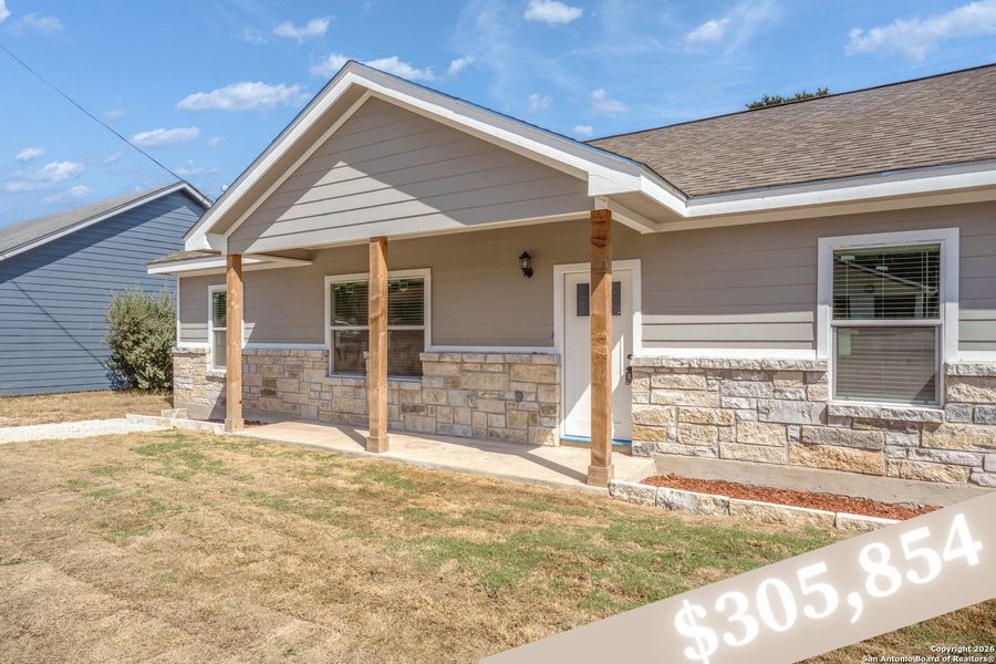 Exterior details and patio area of a home in , Canyon Lake (Image 17).
