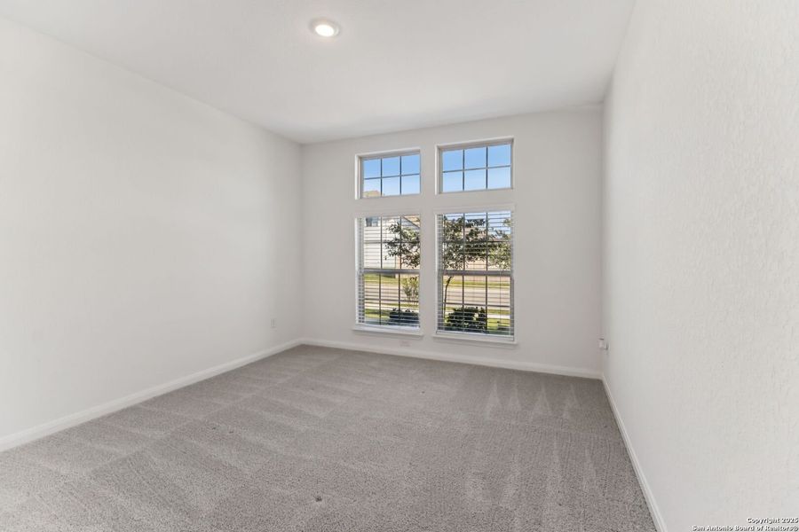 Spacious, unfurnished interior of a new home in Rhine Valley, Schertz (Image 41).