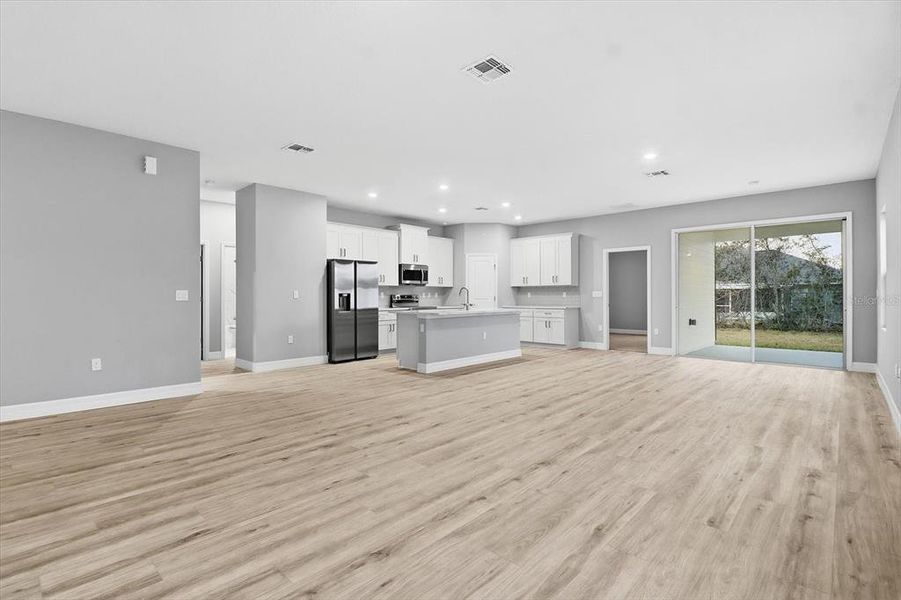 Spacious, unfurnished interior of a new home in , Ocala (Image 35).