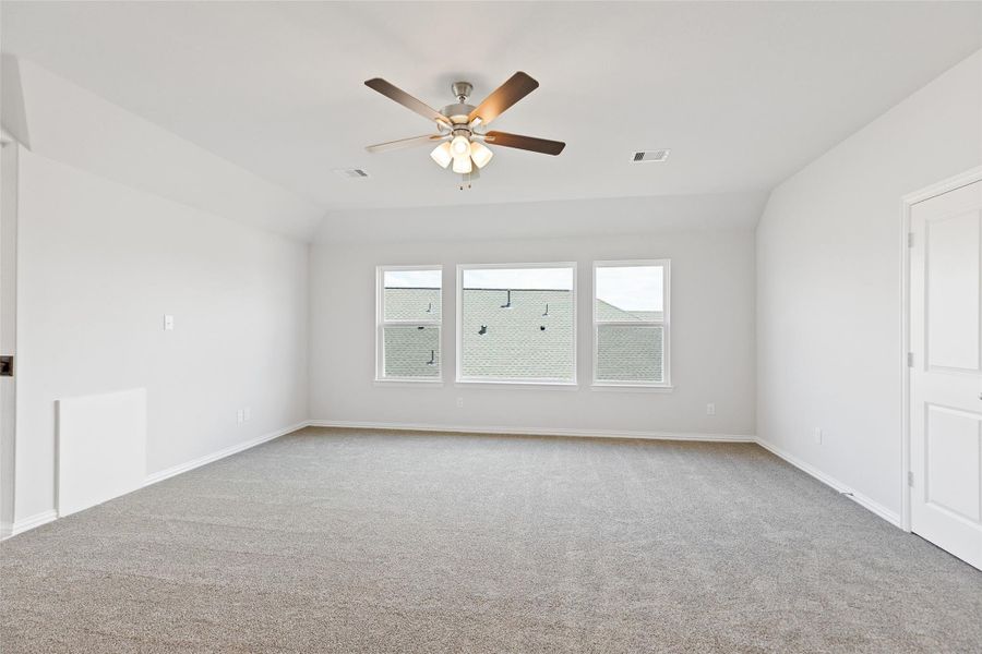 Spacious, unfurnished interior of a new home in Oakwood Estates, Waller (Image 37).