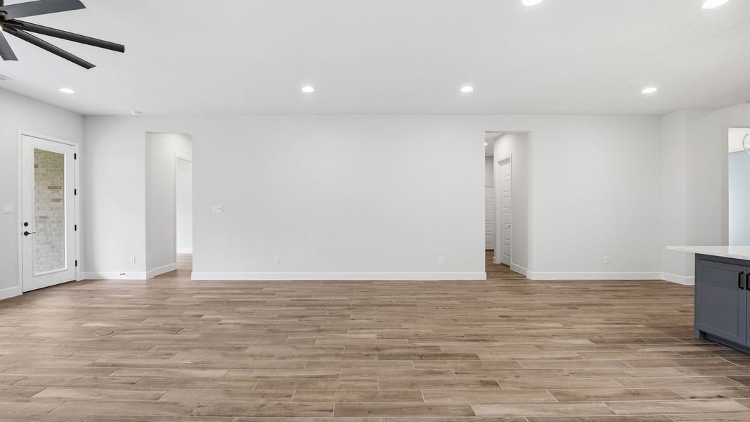 Spacious, unfurnished interior of a new home in Terraces, Rockwall (Image 16).