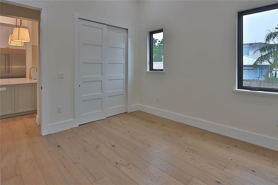 Spacious, unfurnished interior of a new home in , Tampa (Image 44).