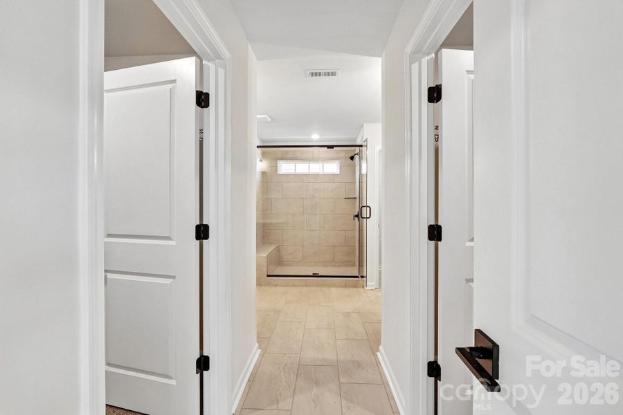 Spacious, unfurnished interior of a new home in Sylvan Creek, Denver (Image 26).