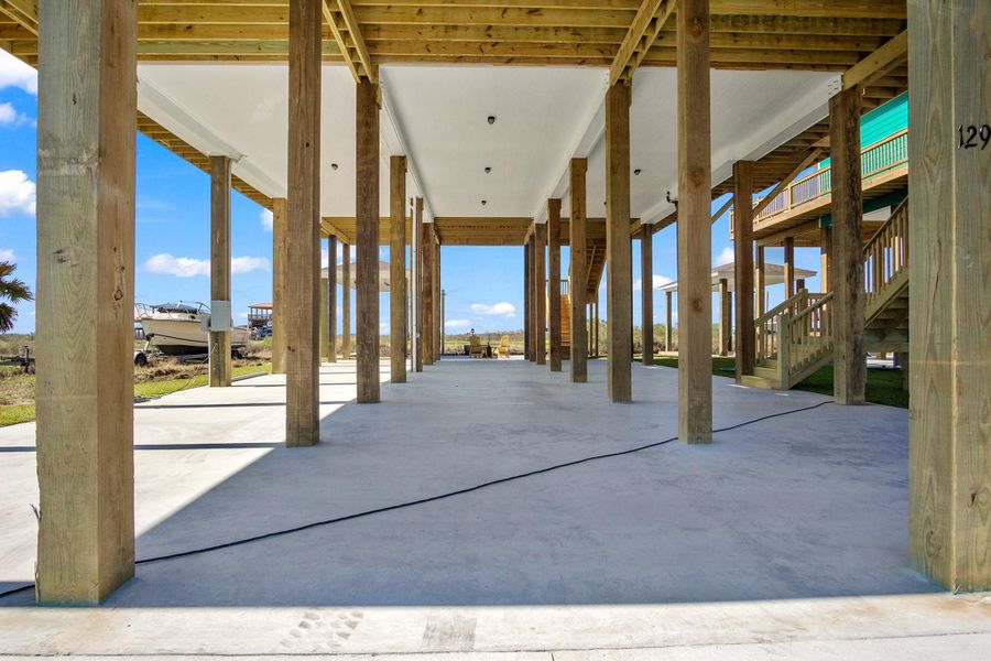 Exterior details and patio area of a home in , Bolivar (Image 3).