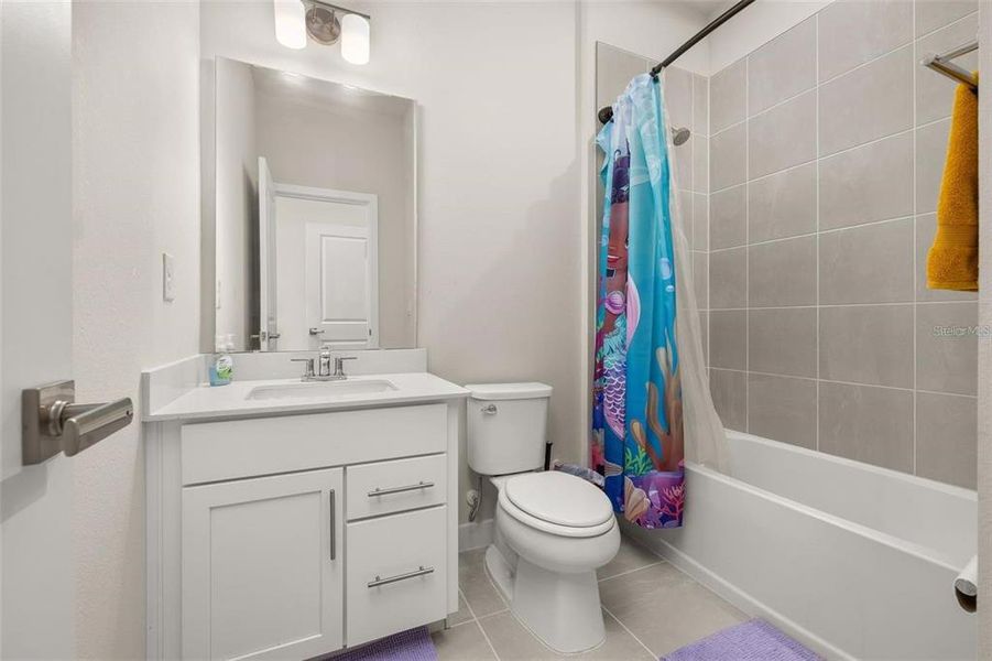 Furnished interior view inside a new home in , Clermont (Image 23).