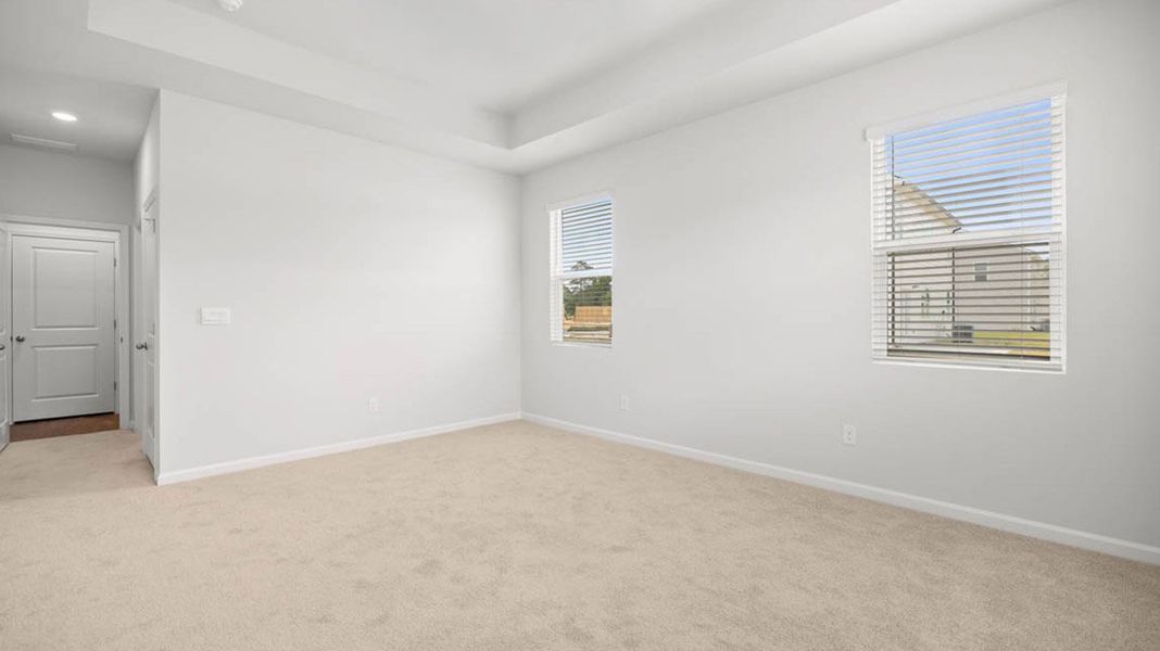 Spacious, unfurnished interior of a new home in Chukker Creek Landing, Aiken (Image 12).