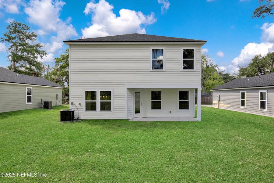 Exterior details and patio area of a home in , Palatka (Image 26).