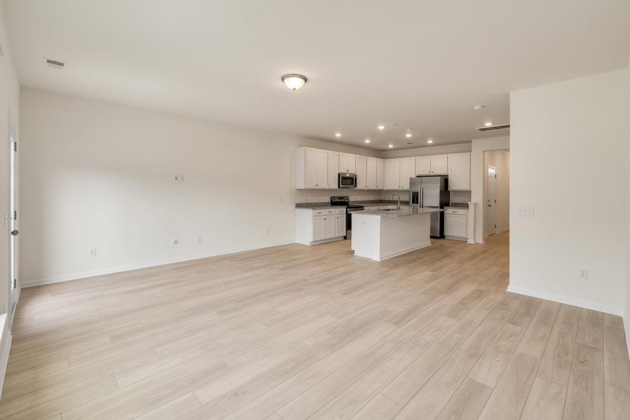 Spacious, unfurnished interior of a new home in The Landings at Montague, Goose Creek (Image 20).