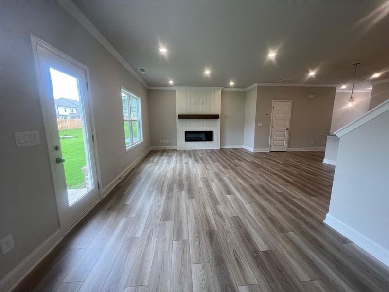 Spacious, unfurnished interior of a new home in Crofton Place Enclave, Snellville (Image 12).