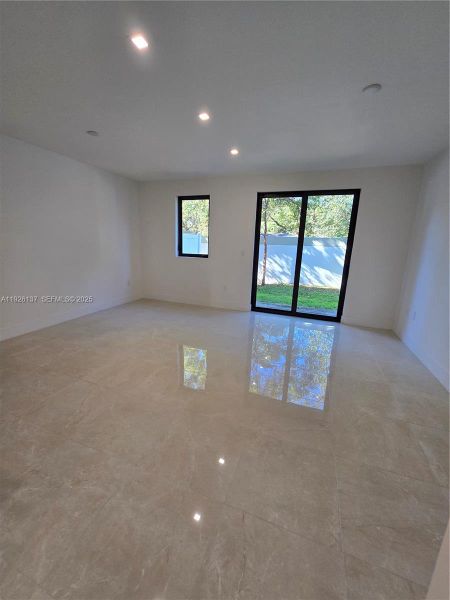 Spacious, unfurnished interior of a new home in , Dania Beach (Image 7).