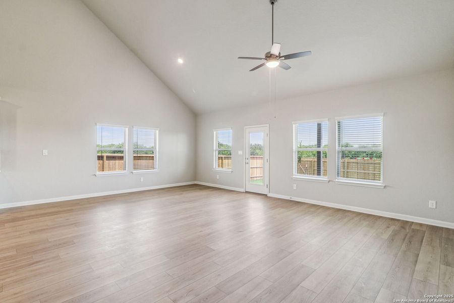 Spacious, unfurnished interior of a new home in Arcadia Ridge - Classic Series, San Antonio (Image 35).