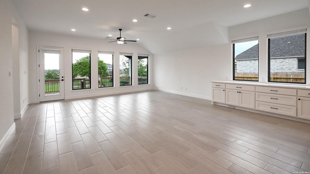 Spacious, unfurnished interior of a new home in Cibolo Valley Heights, Cibolo (Image 16).