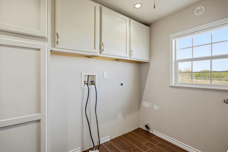 Spacious, unfurnished interior of a new home in , Nemo (Image 18).