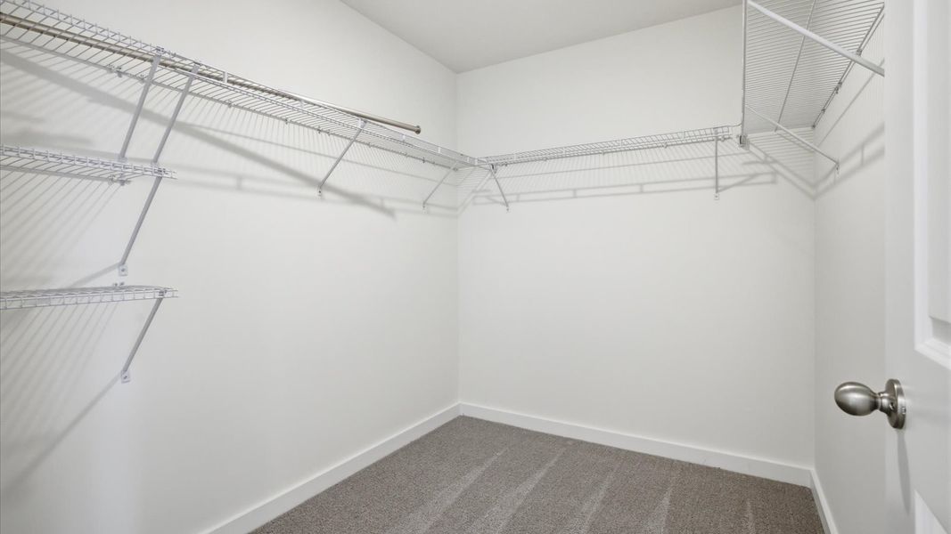 Spacious, unfurnished interior of a new home in Emory Creek, Harriman (Image 31).