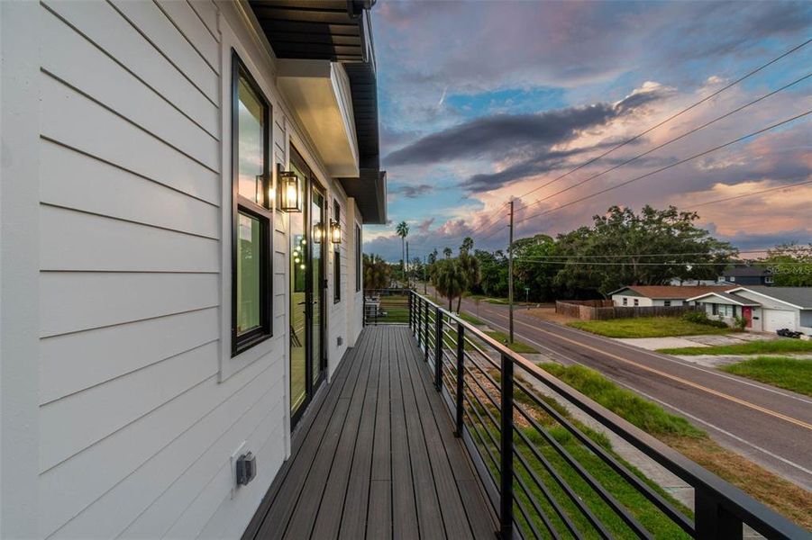 Exterior details and patio area of a home in , St. Petersburg (Image 31).