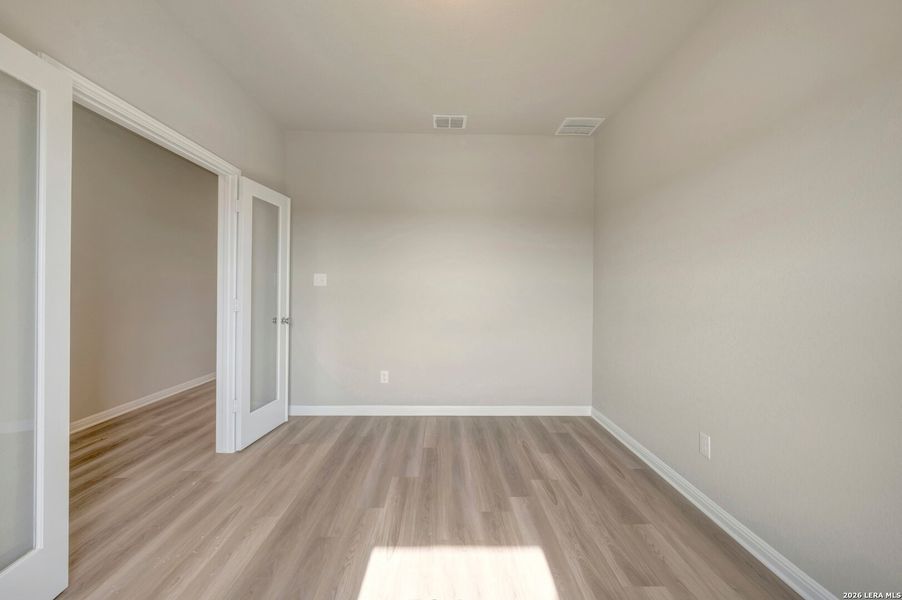 Spacious, unfurnished interior of a new home in Mesquite Ridge, San Antonio (Image 24).