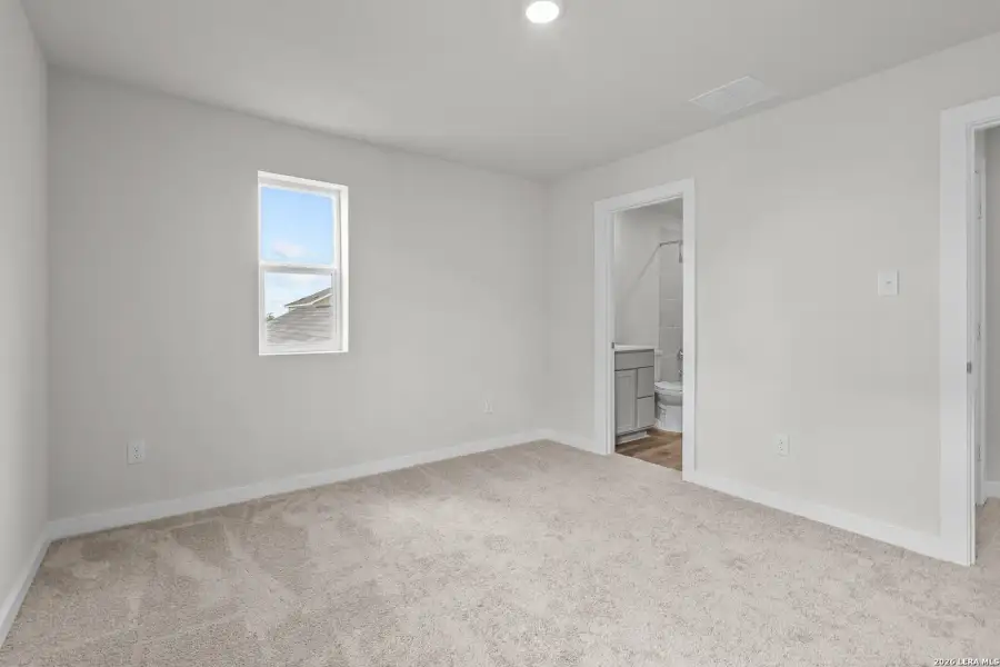 Spacious, unfurnished interior of a new home in Applewhite Meadows, San Antonio (Image 31).