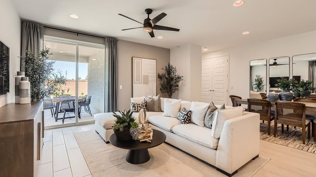 3580 Latitude Great 1of2 F1 Base7