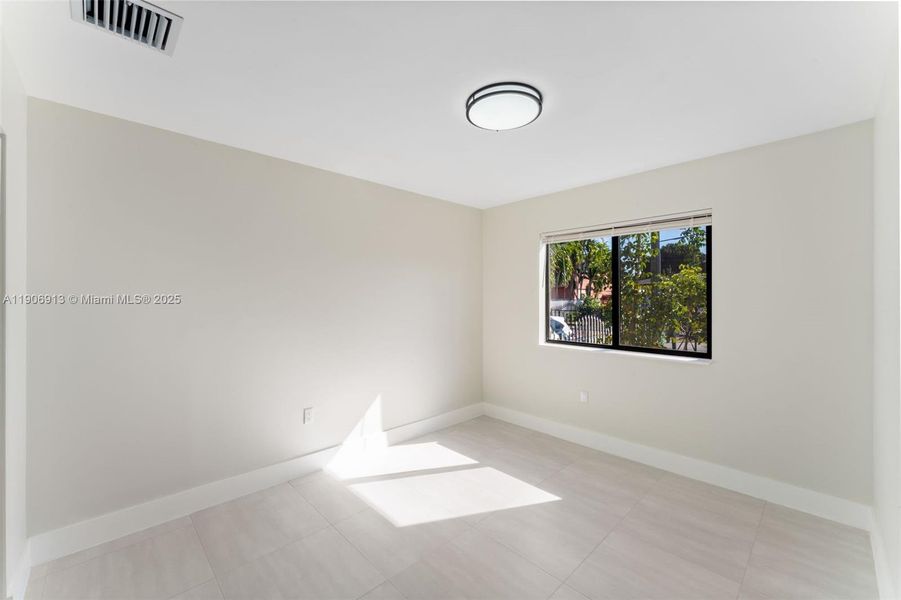 Spacious, unfurnished interior of a new home in , Miami (Image 28).
