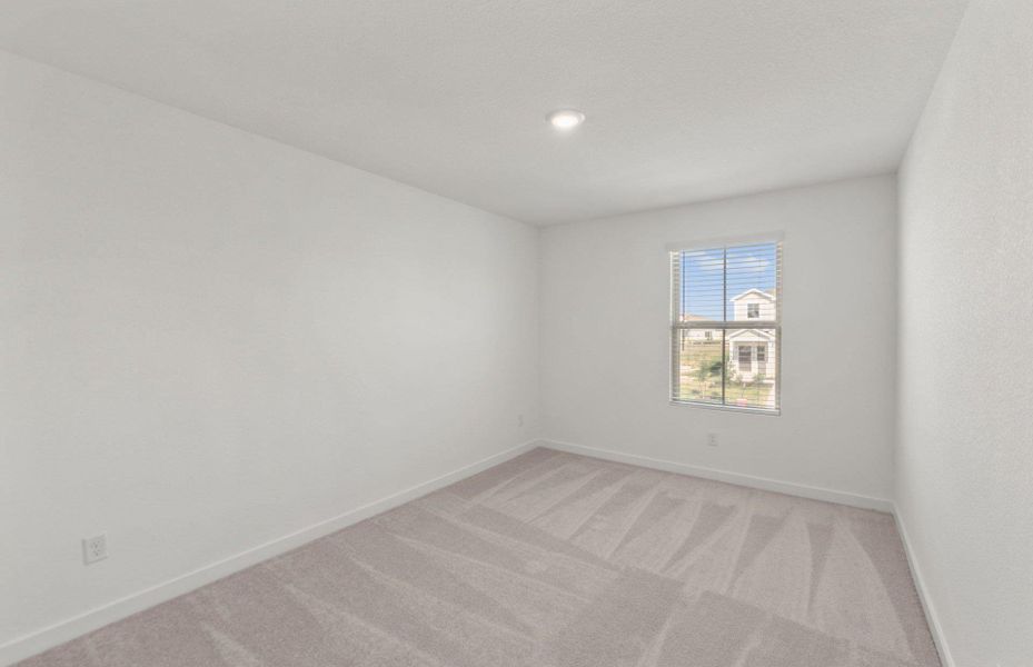 Spacious, unfurnished interior of a new home in Sunfield, Buda (Image 15).