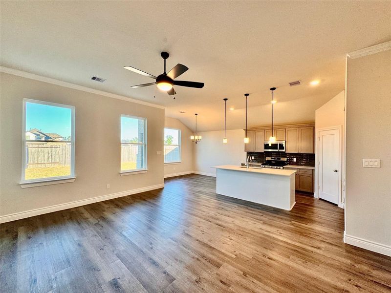 Spacious, unfurnished interior of a new home in Grand Oaks Reserve, Cleveland (Image 22).