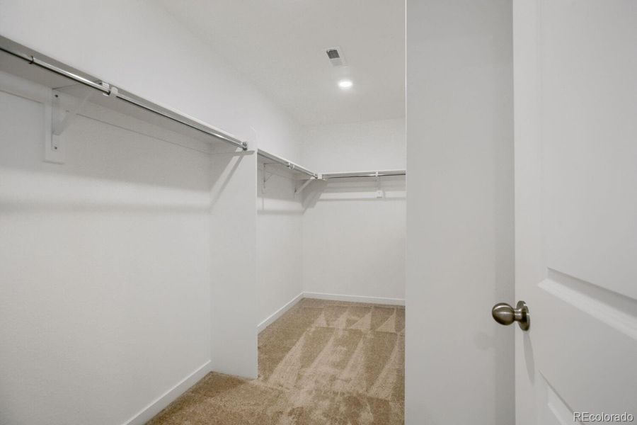 Spacious, unfurnished interior of a new home in Parterre, Thornton (Image 13).
