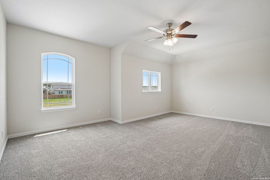 Spacious, unfurnished interior of a new home in Veranda, San Antonio (Image 12).