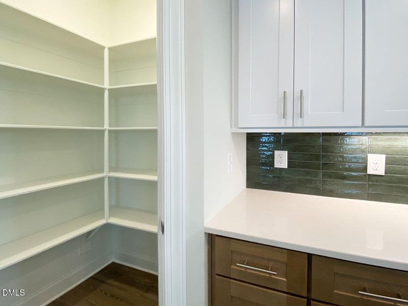 LV17 Pantry LV17 Pantry