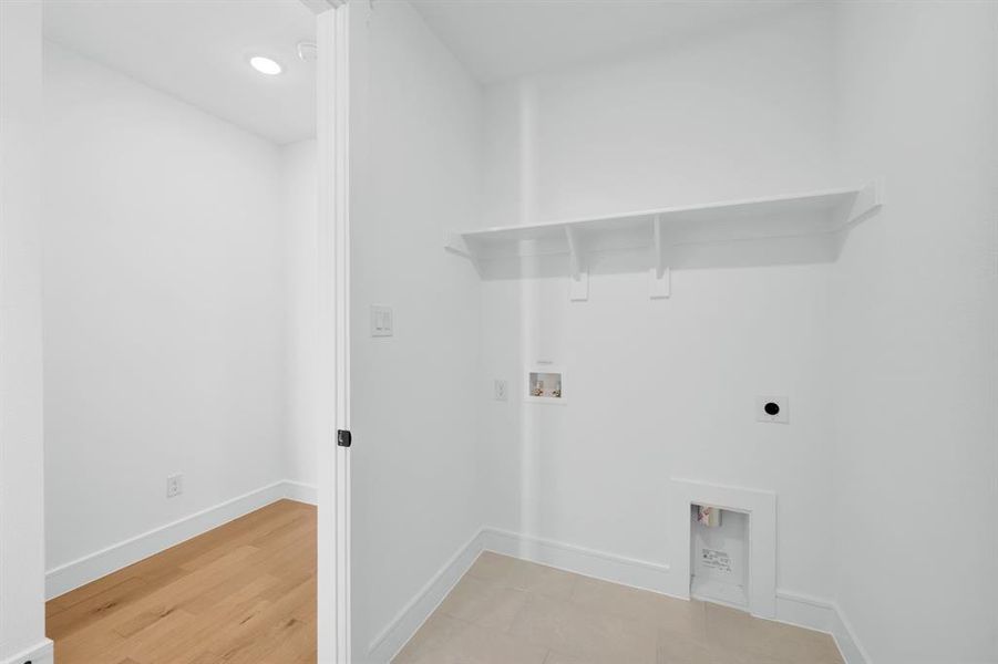 Spacious, unfurnished interior of a new home in Kreymer at the Park, Wylie (Image 22). Spacious, unfurnished interior of a new home in Kreymer at the Park, Wylie (Image 22).