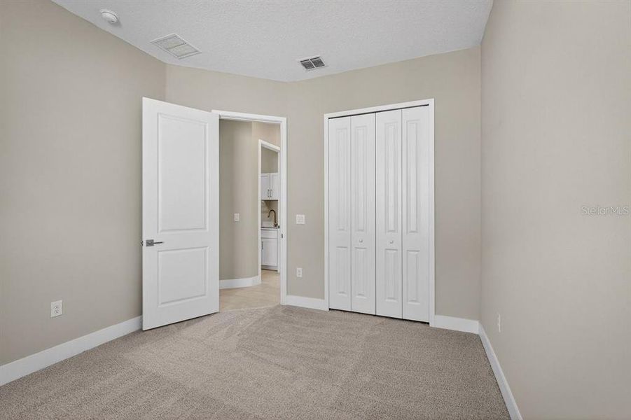 Spacious, unfurnished interior of a new home in Gray Hawk at Hole Two, Daytona Beach (Image 26).