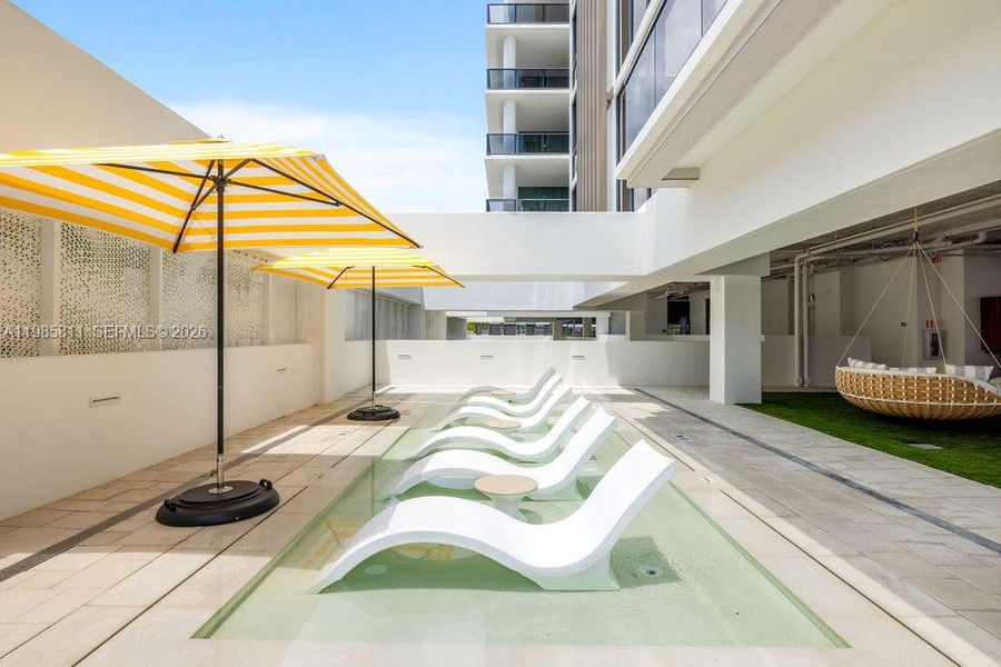 Condo located in Pompano Beach, FL showcasing its design and architecture (Image 29).