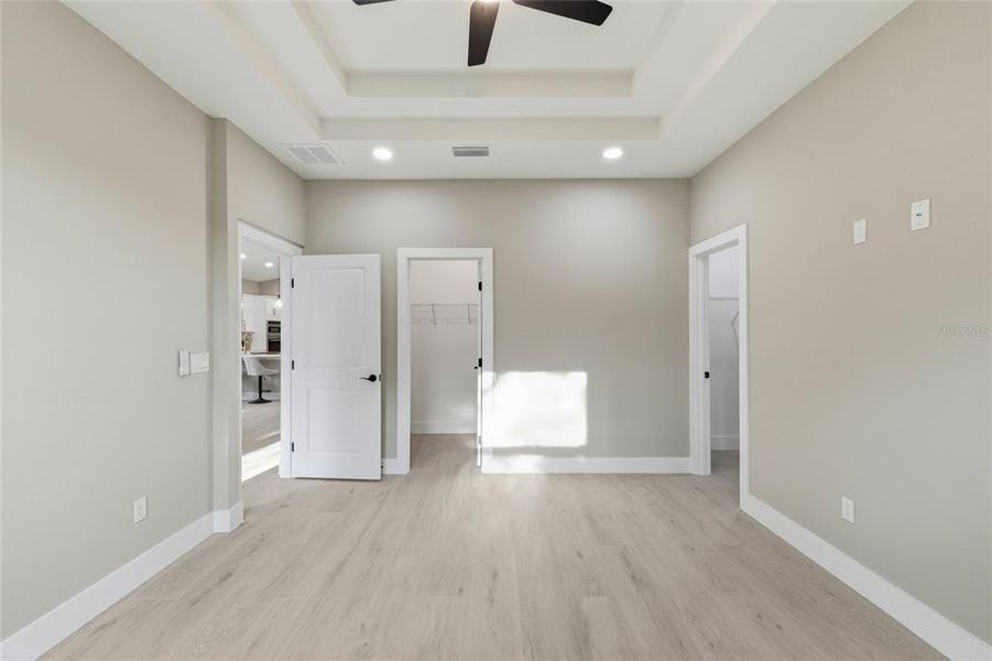 Spacious, unfurnished interior of a new home in , Tampa (Image 23).