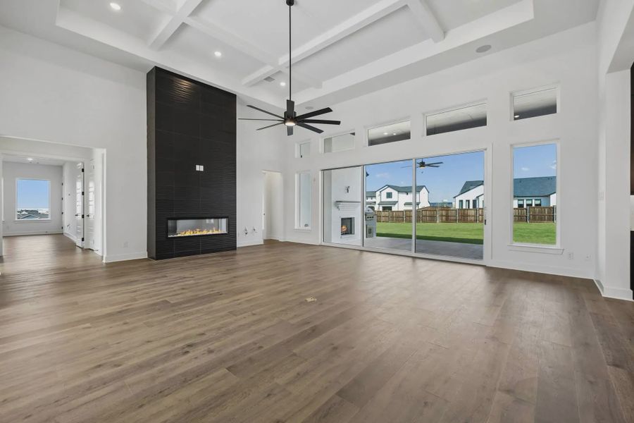 Representative unfurnished interior of a home built from the Sicily by Chesmar Homes in Lakeway Estates, Waxahachie (Image 14).
