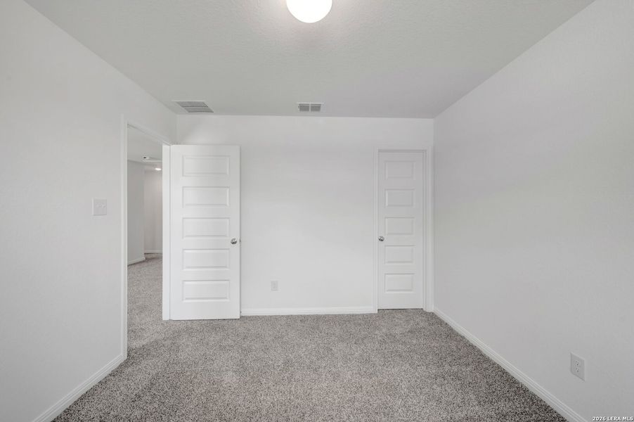 Spacious, unfurnished interior of a new home in Mesquite Ridge, San Antonio (Image 37).