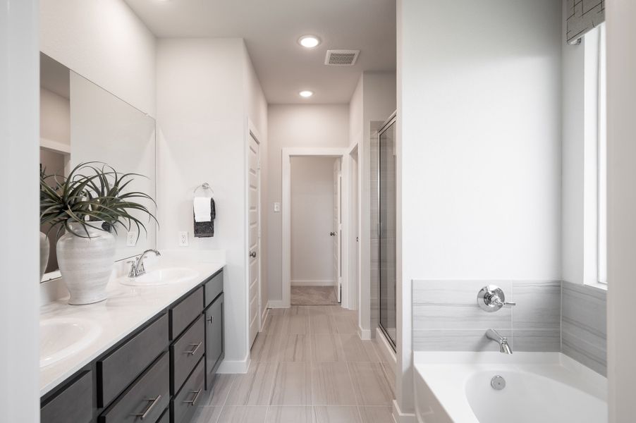Representative furnished interior of a home built from the Yellowstar by Tri Pointe Homes in Mason Woods, Cypress (Image 36).