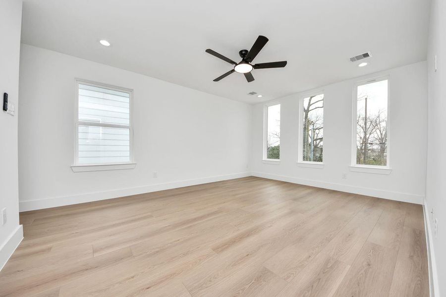 Spacious, unfurnished interior of a new home in , Houston (Image 26).