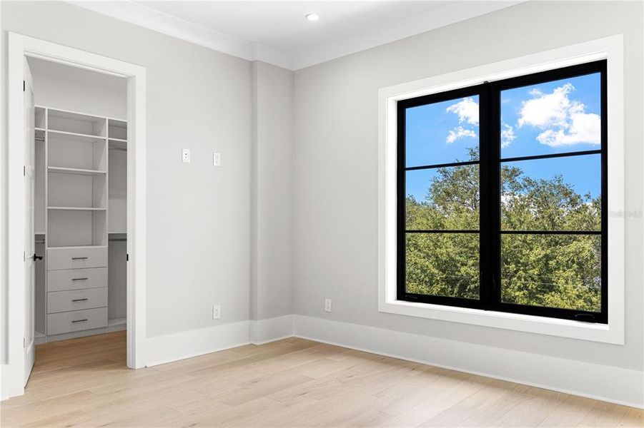 Spacious, unfurnished interior of a new home in , St. Petersburg (Image 23).