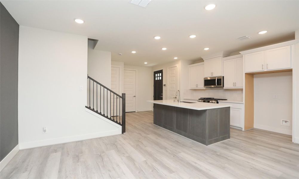 Spacious, unfurnished interior of a new home in Independence Heights, Houston (Image 31).
